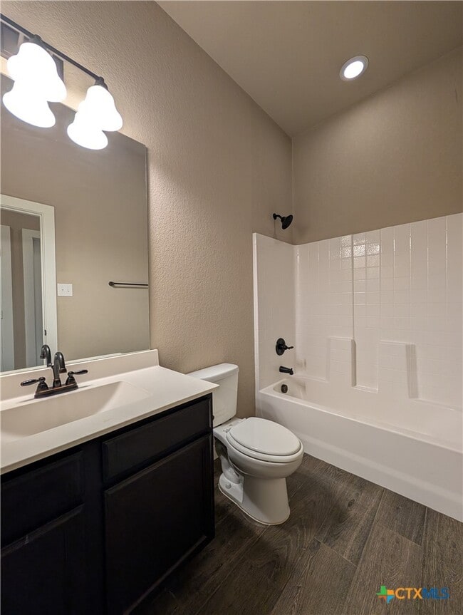 Building Photo - 2213 Avery Village