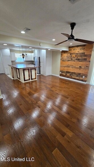 Building Photo - 933 Glastonbury Cir