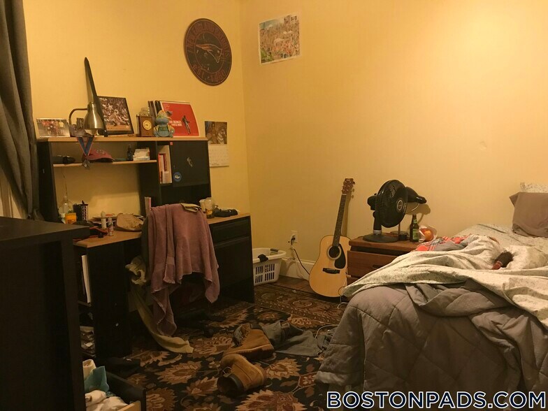 Building Photo - 731 Parker St