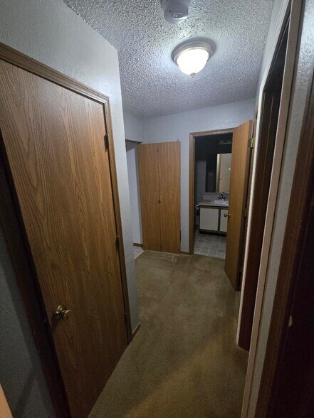 Building Photo - 200 Timber Ridge Dr