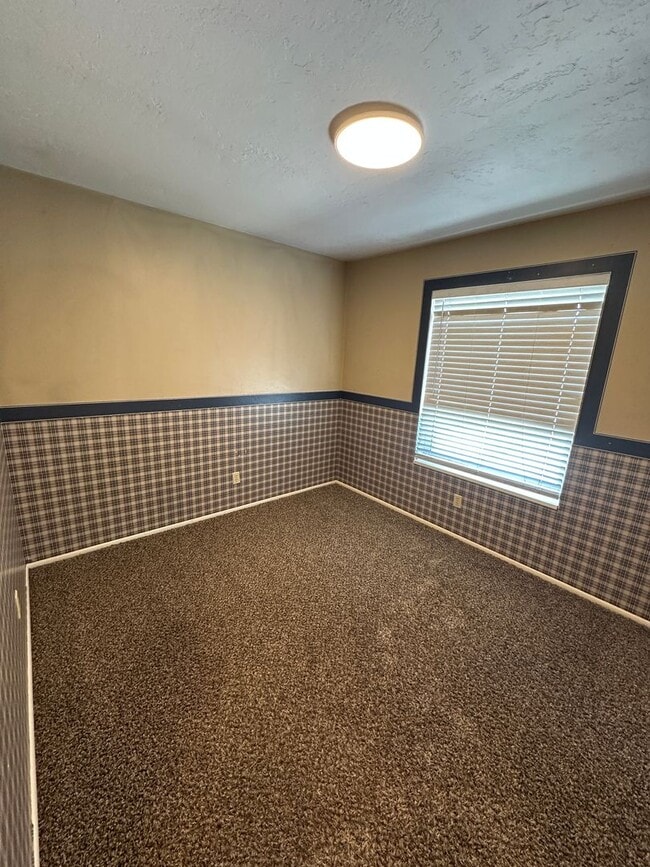 Building Photo - 2269 W Skyview Dr