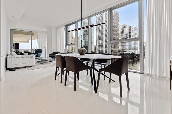 Building Photo - 300 Biscayne Blvd Way