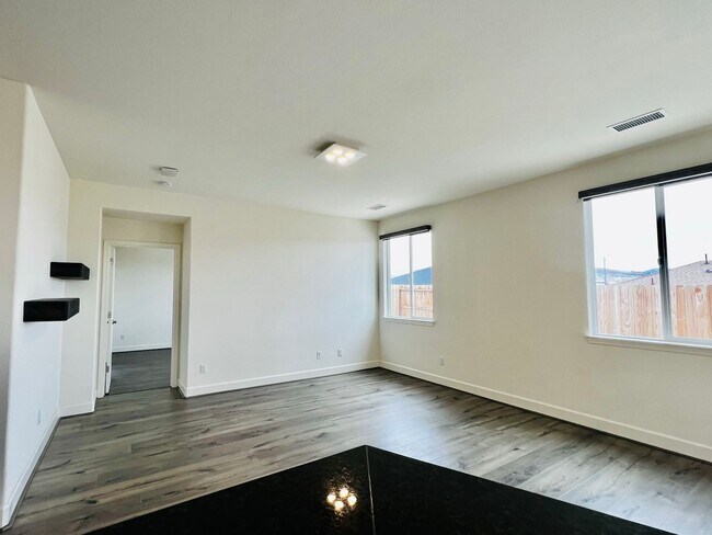 Building Photo - 1114 Lahontan Dr