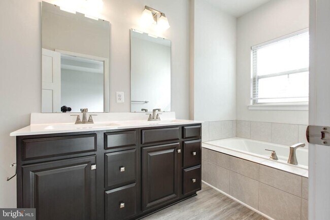 Building Photo - 149 Lyons Crk Dr