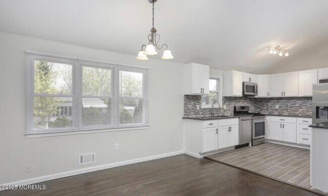 Building Photo - 1015 Zircon Dr