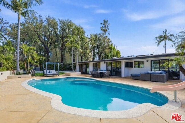 Building Photo - 1341 Charmel Pl