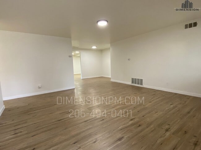 Building Photo - Amazing 4 bed, 2 bath house in Renton. AVAILABLE NOW!