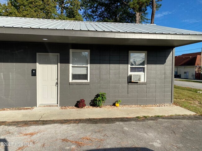 Primary Photo - 111 Morton St