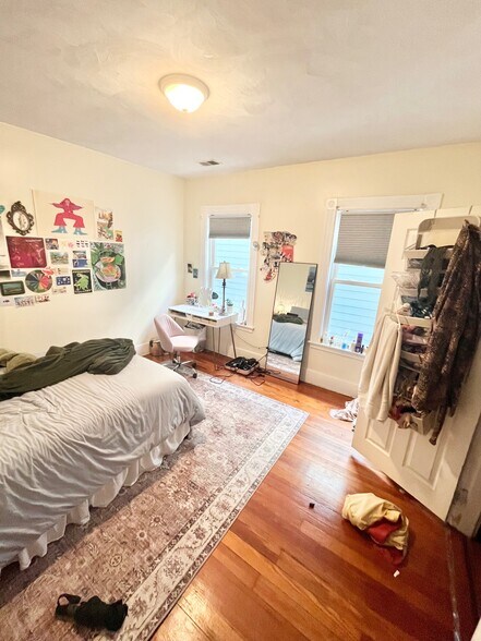 Building Photo - 8 Carmel St