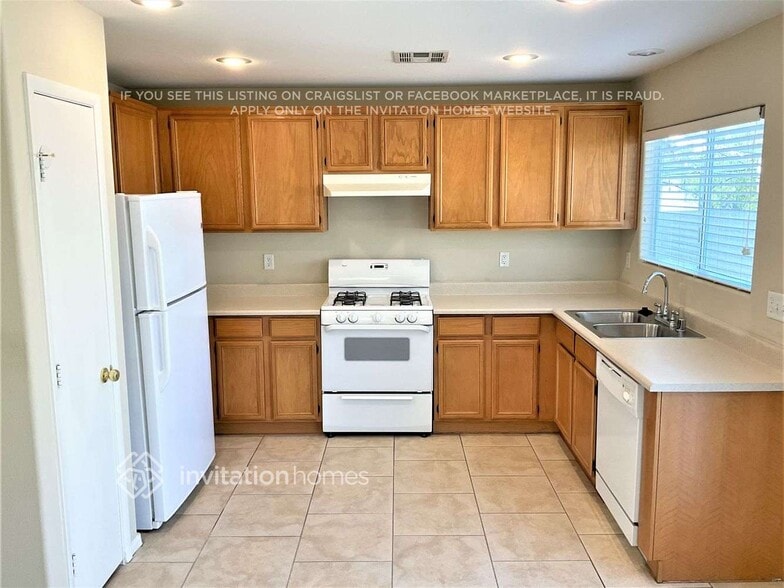 Building Photo - 9548 Glen Iris St