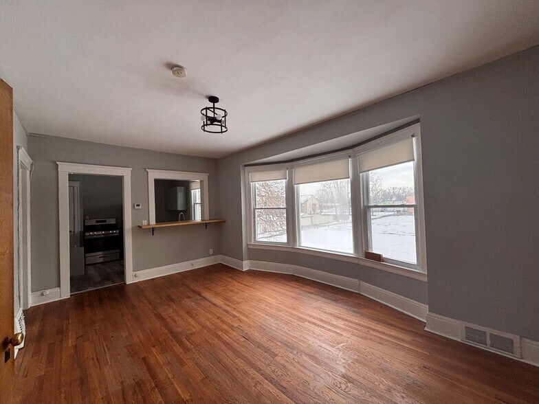 Building Photo - 846 E Grand Blvd