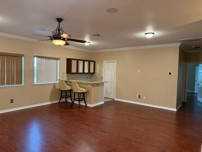 Building Photo - Gorgeous 5 bedrooms, 4 bath, 3 car garage single family home in Clermont