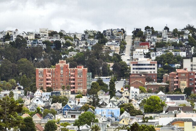 Building Photo - 1076 S Van Ness Ave