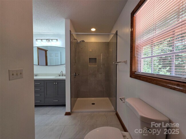 Building Photo - 4641 Hickory Grove Rd