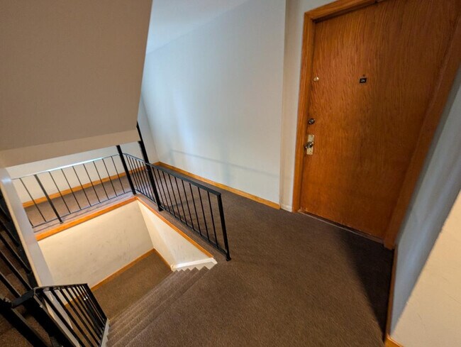 Building Photo - 5858 W 87th St