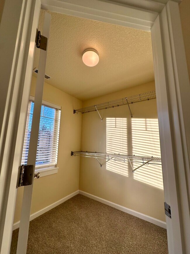 Building Photo - 63114 Dakota Dr