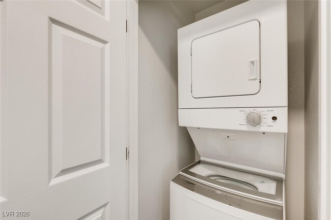 Building Photo - 4496 Pencester St