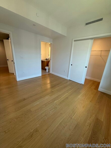 Building Photo - 83 Gardner St