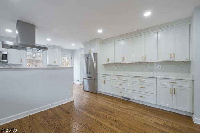 Building Photo - 6 Windsor Way