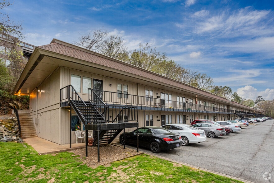 Primary Photo - Oakwood Place Apartments