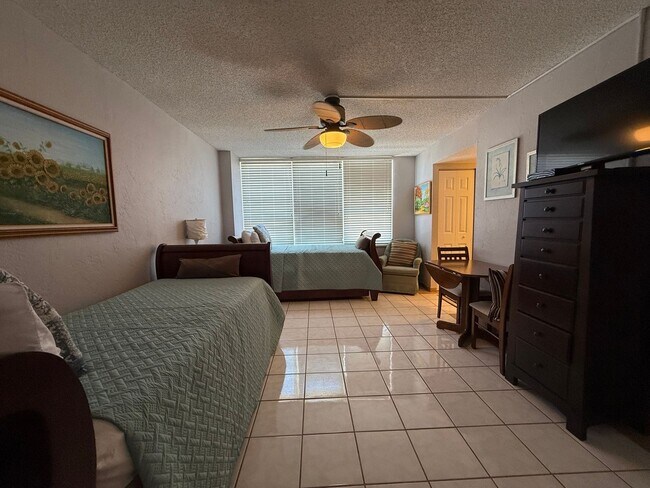 Building Photo - Fully Furnished 2-bedroom, 2-bath residence located in Oceans Five