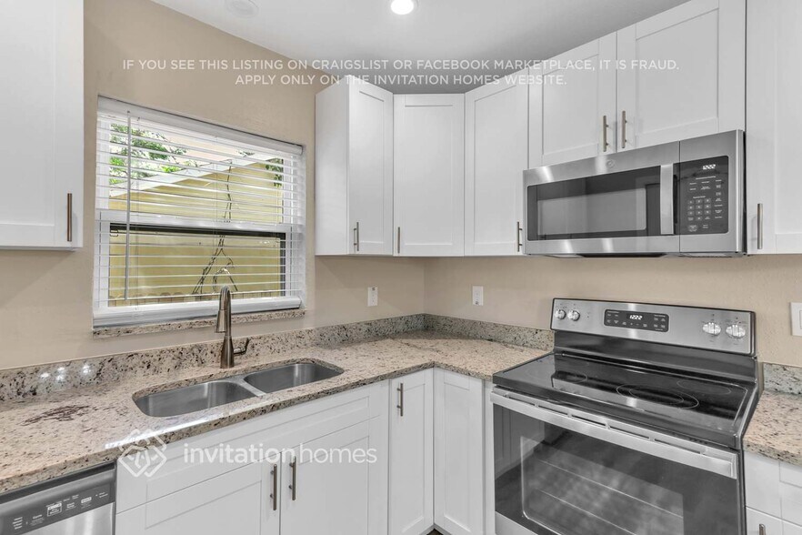 Building Photo - 2226 21st St S