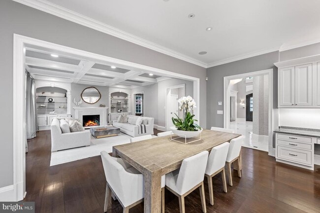 Building Photo - 8305 Fox Haven Dr