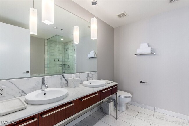 Building Photo - 4471 Dean Martin Dr