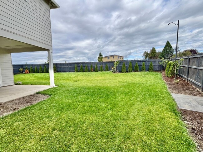 Building Photo - Gorgeous Ridgefield Home