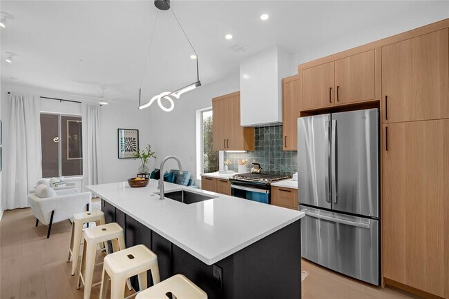 Building Photo - 700 Denson Dr