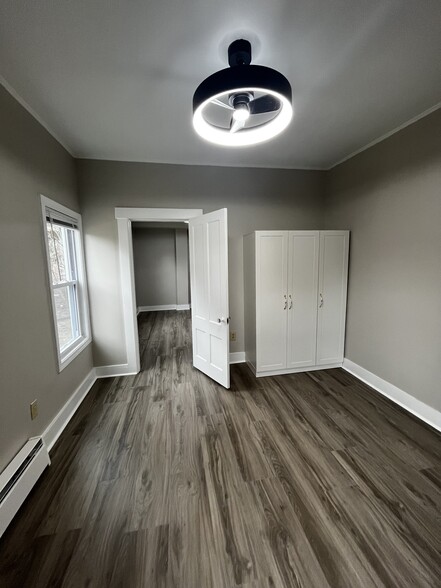 Building Photo - 84 W Main St