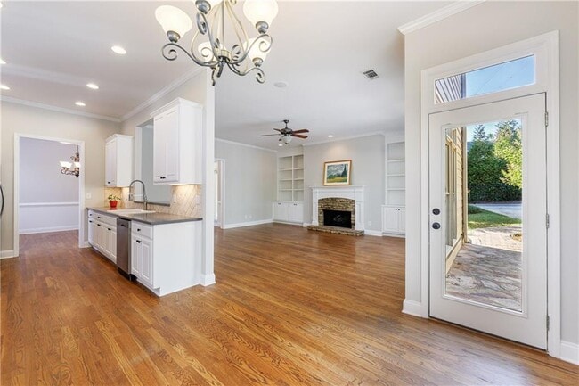 Building Photo - 1454 Hedgewood Ln NW
