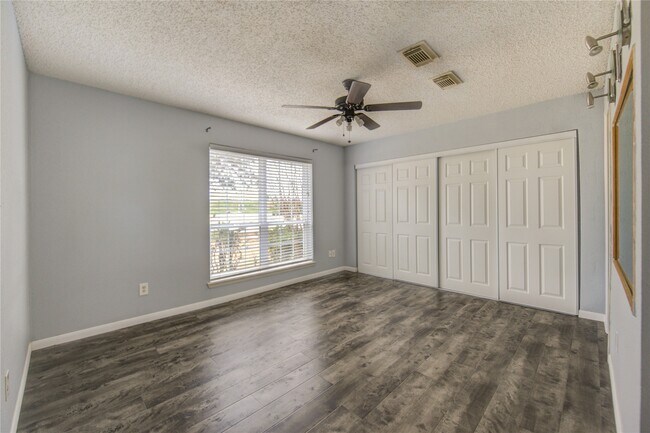 Building Photo - 2927 Great Lakes Ave