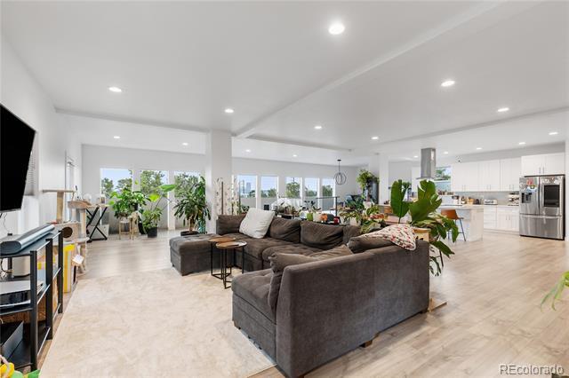 Building Photo - 1400 W Alaska Pl