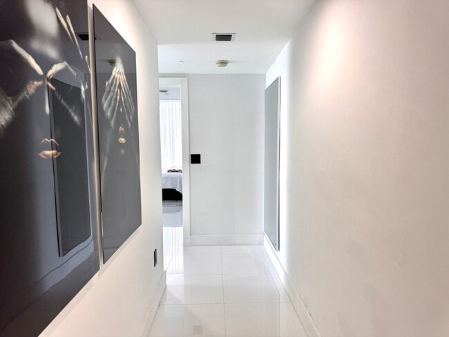 Building Photo - 631 Brickell Ave