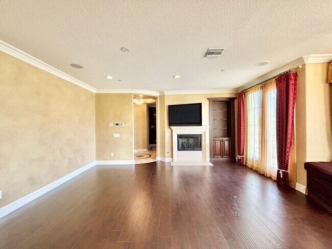 Building Photo - Boat Dock Home | Gated Community | Oxnard ...