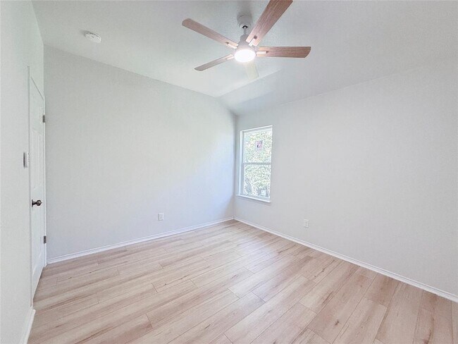Building Photo - 16403 Spotted Eagle Dr