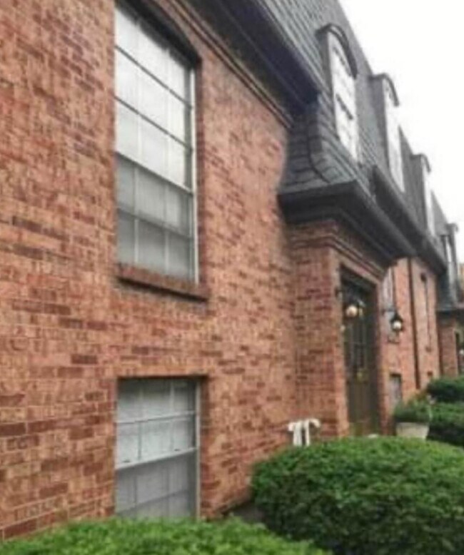 Building Photo - 4732 Belleview Ave