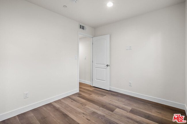Building Photo - 2527 Hauser Blvd