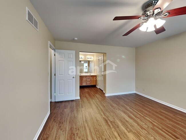 Building Photo - 10550 Williamswoods Dr