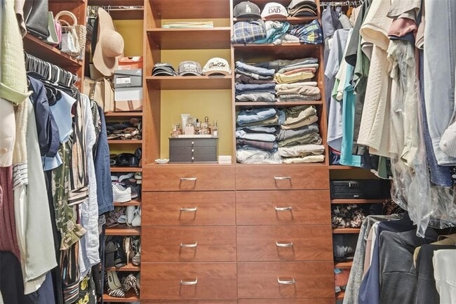 Building Photo - 119 Elissar Dr