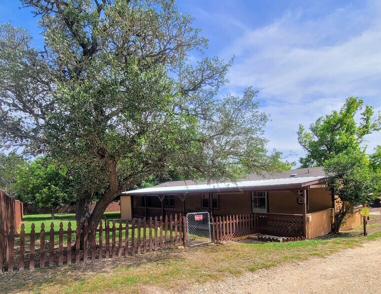 Building Photo - 3108 Medina Hwy