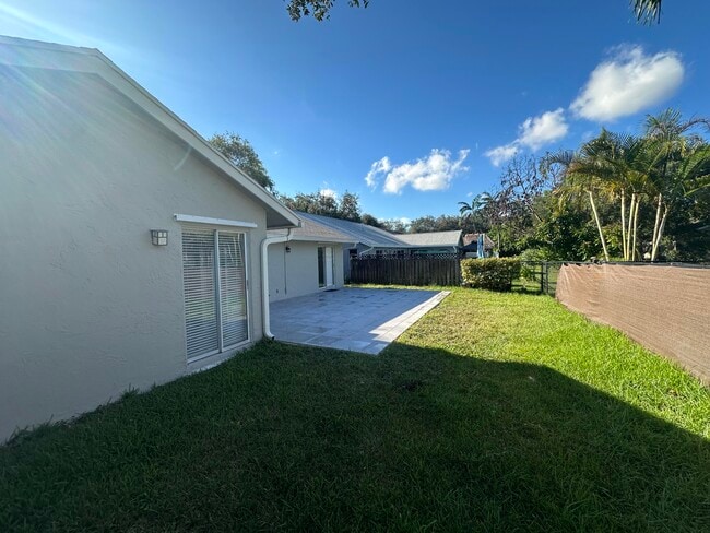 Building Photo - 5810 NW 37th Ave