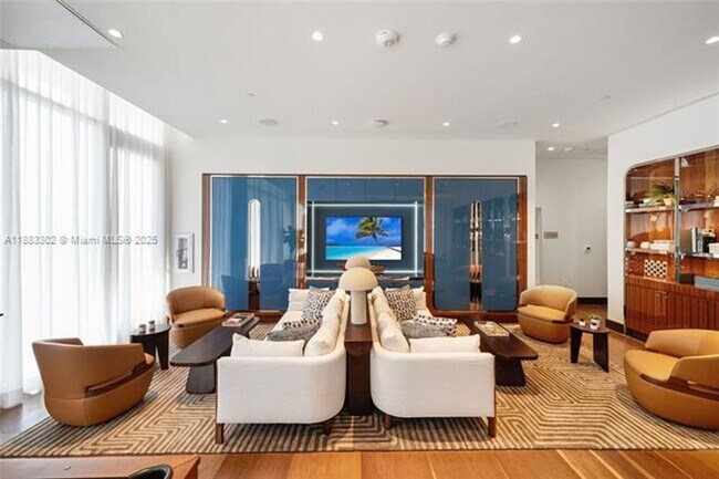 Building Photo - 2655 S Bayshore Dr