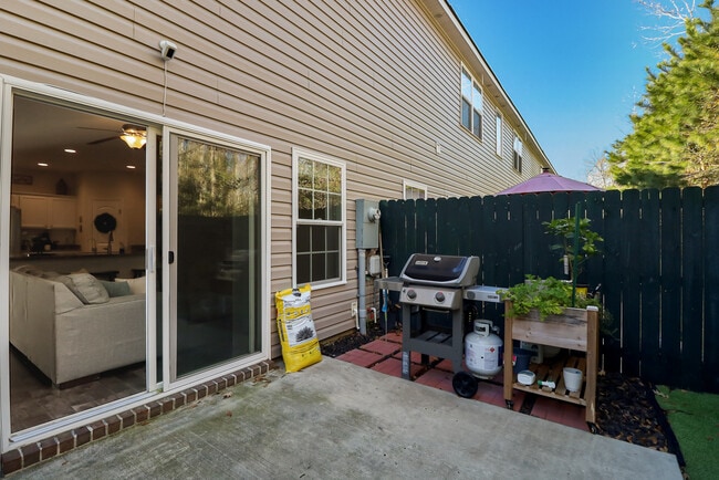 Building Photo - 413 Ferguson Ln