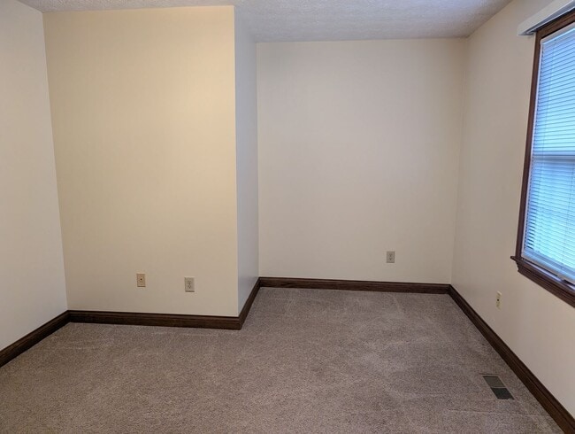 Building Photo - 4 Bedroom Beavercreek Home - AVAILABLE NOW!