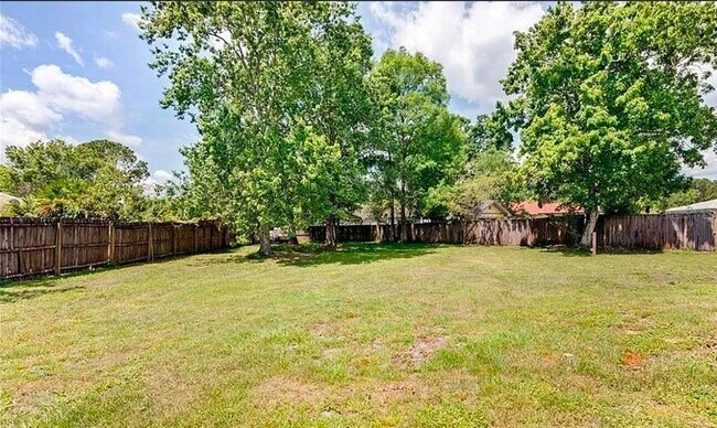 Building Photo - 120 Bent Oak Ct