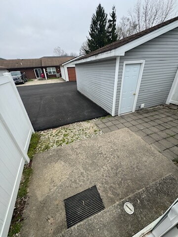 Building Photo - 1 Bed Single Level Apartment