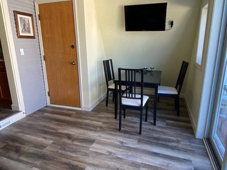 Building Photo - 2818 Sommers Ave
