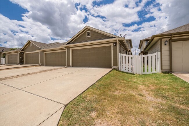 Building Photo - 730 Lost Pines Ln